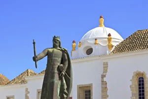 Images Dated 4th July 2016: Statue of Alfonso lll Infront of The Archaeological Museum and Monastery of Nossa