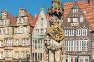 Roland Statue Prints: Statue of Bremer Roland and historic houses on the market square, Bremen, Germany