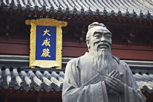 Images Dated 5th January 2011: Statue of Confucius in Confucius Temple, Fuzi Miao area, Nanjing, Jiangsu, China