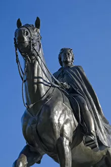 Images Dated 19th March 2008: Statue of Elizabeth II, Parliament Hill, Ottawa, Ontario, Canada