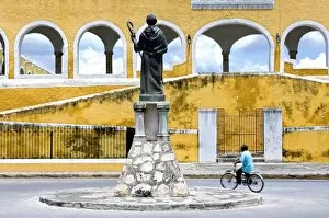 Images Dated 4th September 2005: Statue of Fray Diego de Landa, Izamal, Yucatan, Mexico