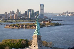 Images Dated 2nd March 2012: Statue of Liberty (Jersey City, Hudson River, Ellis Island and Manhattan behind)