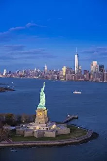 Images Dated 13th November 2015: Statue of Liberty and Lower Manhattan, New York City, New York, USA