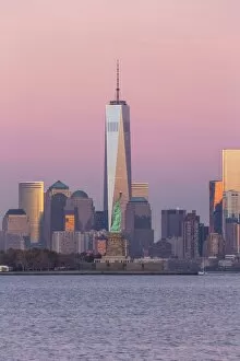 Images Dated 10th November 2014: Statue of Liberty, One World Trade Center and Downtown Manhattan across the Hudson River