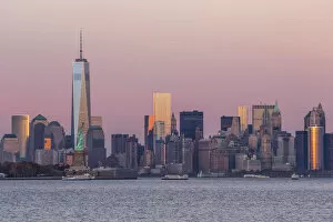 Images Dated 19th March 2015: Statue of Liberty, One World Trade Center and Downtown Manhattan across the Hudson River