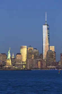 Images Dated 19th March 2015: Statue of Liberty, One World Trade Center and Downtown Manhattan across the Hudson River