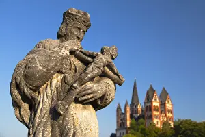 Statue on Old Lahn Bridge (Alte Lahnbrucke) and Cathedral (Dom), Limburg, Hesse, Germany