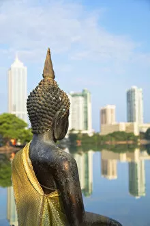 Images Dated 10th June 2019: Statue at Seema Malakaya on Bere Lake, Colombo, Sri Lanka