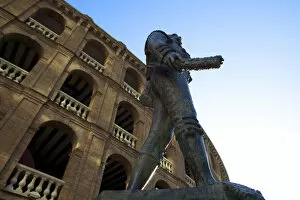 Images Dated 21st March 2011: Statue of the Toreador Manolo Montoliu, Plaza De Toros, Valencia, Spain