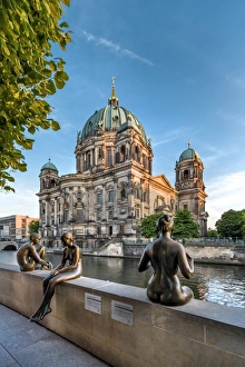 Images Dated 7th June 2015: Statues in front of Berlin Dome and Spree River, Berlin, Germany