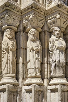 Images Dated 25th August 2020: Statues of the portal of the Motherchurch (Se Catedral) of Viana do Castelo dating back