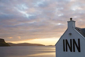 Images Dated 6th January 2016: Stein Inn & Loch Bay, Stein, Waternish Peninsula, Isle of Skye, Scotland