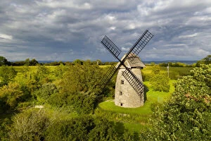Images Dated 19th November 2020: Stembridge Tower Mill, the last remaining thatched windmill in England, High Ham