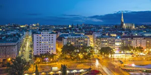 Stephansdom cathedral and city skyline, Vienna, Austria