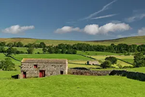 Wensleydale Prints: Stone Barn in Wensleydale, Yorkshire Dales National Park, England