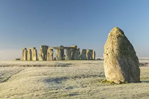 Images Dated 8th April 2022: Stonehenge and the Heel Stone at dawn on a chill frosty winter morning, Wiltshire, England