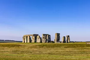 Images Dated 27th July 2020: Stonehenge at sunrise, Wiltshire, England