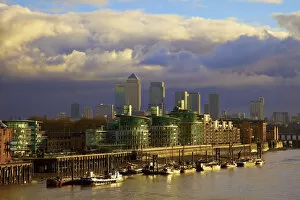 Images Dated 21st March 2011: Storm Clouds Over The City, London, England