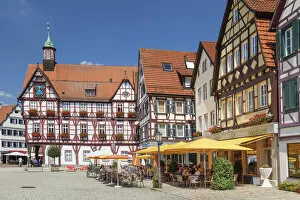 Images Dated 27th October 2021: Street cafes on the market square, town hall, Bad Urach, Swabian Alps, Baden-Wurttemberg, Germany
