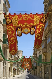 Images Dated 12th April 2011: Street scene in Valletta, Malta