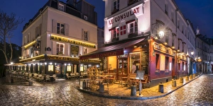 Cafes Gallery: Streets of Montmartre at night, Paris, France