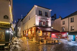 Images Dated 8th August 2017: Streets of Montmartre at night, Paris, France