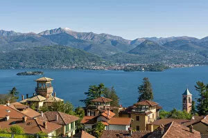 Images Dated 5th August 2016: Stresa, Verbano-Cusio-Ossola, Piedmont, Italy. Houses on the hill with lake Maggiore