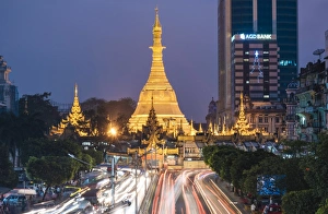 Images Dated 1st February 2017: Sule Pagoda at twlight, Yangon, Myanmar