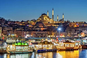 Turkish Collection: Suleymaniye Mosque and city skyline at twilight, Istanbul, Turkey
