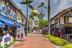 Images Dated 21st August 2018: Sultan Mosque and Arab Street, Singapore