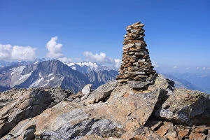 Images Dated 3rd November 2020: Summit cairn on Ofenhoren mountain with view at Bernese Alps, Urner Alps, canton Berne