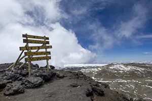 Images Dated 28th June 2017: The Summit of Mount Kilimanjaro, Uhuru Peak, at 19, 340ft