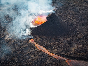 Adventure Prints: Sundhnukasgigar Volcano, during the eruption of summer 2024, Iceland