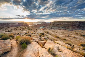 Images Dated 29th April 2020: SunRecreation Area, Page, between Arizona and Utah, USArise at Alstrom Point, Lake Powell