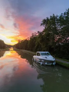 Waterways Prints: Sunrise on the Canal de Bourgogne, Burgundy, France