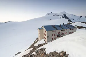 Sunrise at Casat-Guasti refuge (Valtellina, Lombardy, Italian Alps, Italy)