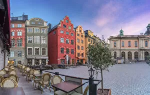 Images Dated 17th October 2019: Sunrise over colorful townhouses and restaurants in the medieval Stortorget Square