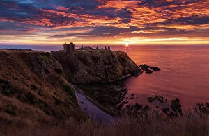 Images Dated 31st October 2022: Sunrise at Dunnottar castle, Aberdeenshire, Scotland