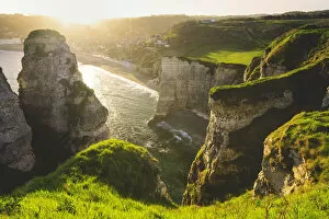 Images Dated 30th May 2018: Sunrise in Etretat, Normandy, France