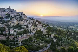 Sunrise over Gordes, Luberon, Provence, Provence-Alpes-Cote d'Azur, Alpes de Haute Provence, South France, France