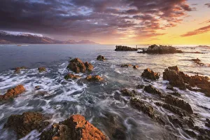 Images Dated 1st November 2019: Sunrise at Kaikoura, Canterbury, New Zealand