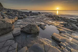 Images Dated 8th April 2022: Sunrise over Lyme Bay from the Ammonite Pavement, Lyme Regis, Dorset, England