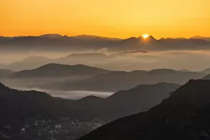 Images Dated 19th April 2017: Sunrise over Misty Santa Monica Mountains, California, USA