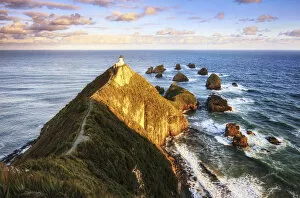 Images Dated 1st November 2019: Sunrise at Nugget Point Lighthouse, New Zealand