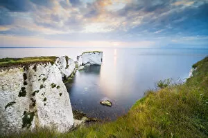 Images Dated 15th June 2020: Sunrise at Old Harry Rocks, Jurassic coast, Swanage, Isle of Purbeck, Dorset, England, UK