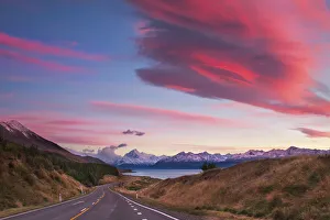 Images Dated 1st November 2019: Sunrise from Peters Lookout, Mount Cook Road, Canterbury, New Zealand