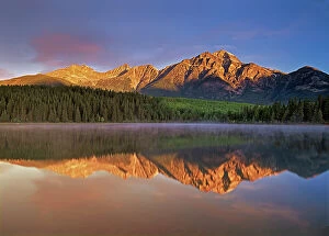 Western Canada Collection: sunrise on Pyramid Mountain at Pyramid Lake, Jasper National Park, Alberta, Canada