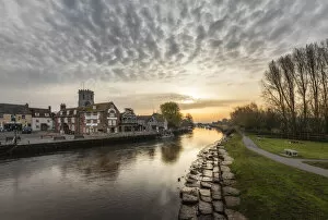 Images Dated 26th August 2021: Sunrise over the River Frome at Wareham Quay, Wareham, Isle of Purbeck, Dorset, England