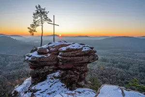 Images Dated 15th March 2023: Sunrise on the Rotzenfels, Gossenweiler-Stein, Palatinate forest, Rhineland-Palatinate, Germany