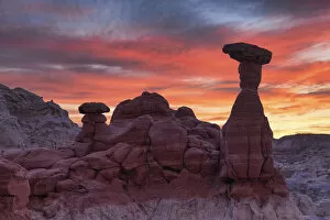 Images Dated 26th April 2022: Sunrise over the Toadstools, Paria Rimrocks, Grand Staircase Escalante National Monument, Utah, USA